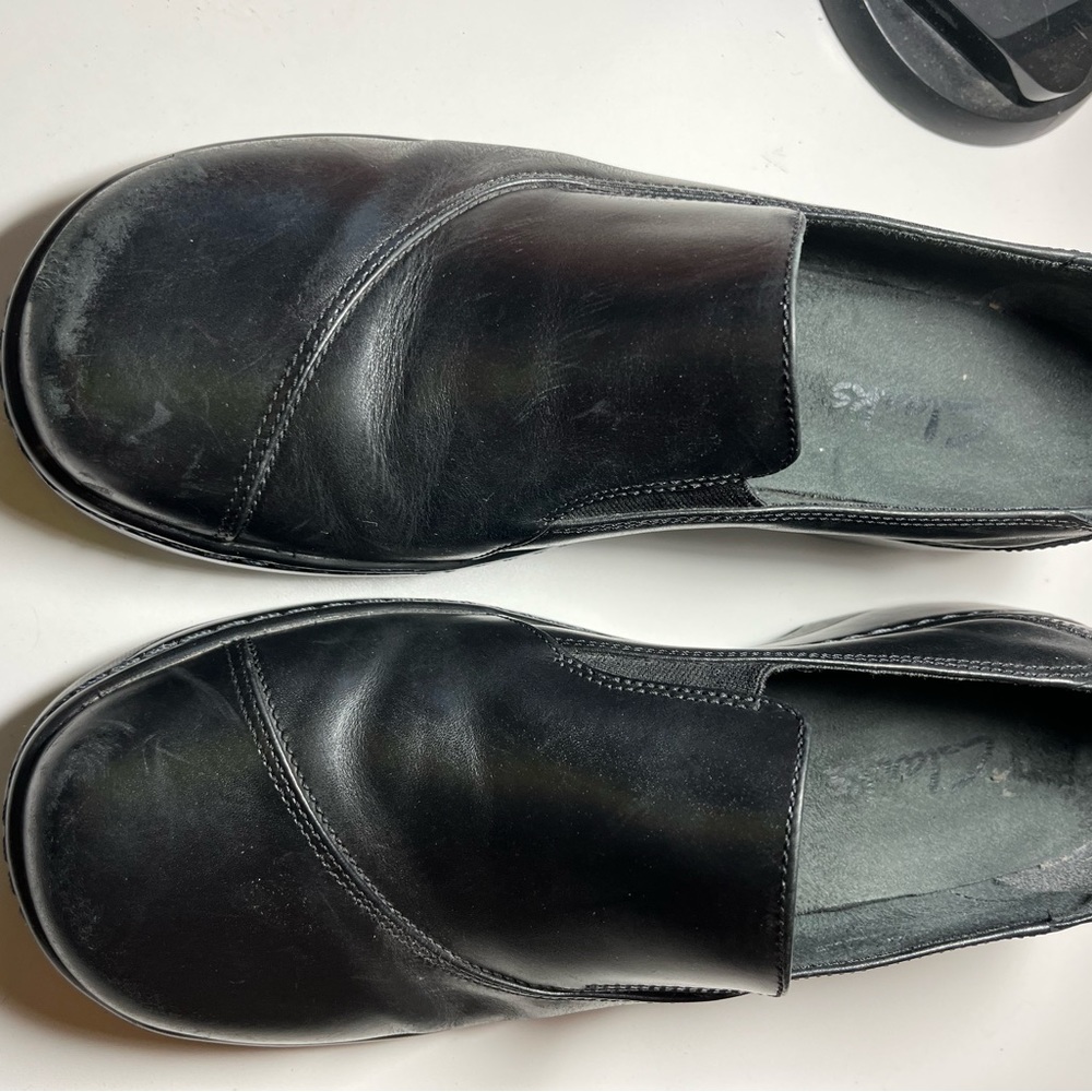 Ladies Clark’s loafer, black.  Normal wear.  Footbed in good condition.  Size 10